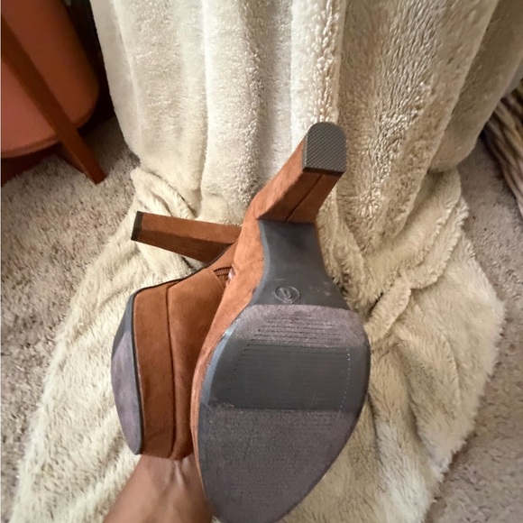 NWT Mossimo Women’s Brown Suede Ankle Boots - Picture 5 of 5